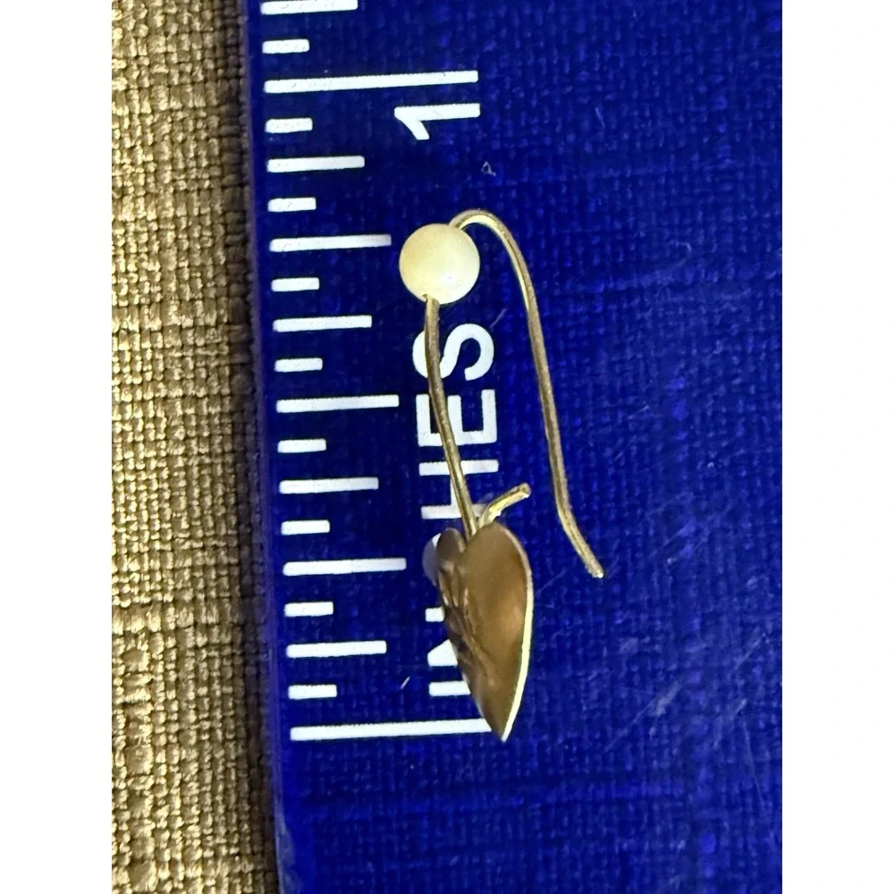 14K Yellow Gold Pearl Heart Satin Finish Etched Drop Dangle Earrings Vintage